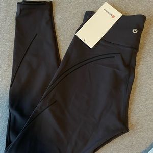 Lululemon SHR 28” Size 6 - Get In Line Leggings